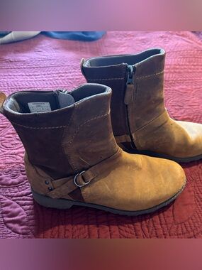 Eddie Bauer water proof boots